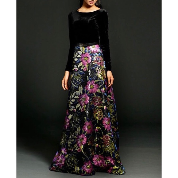 Velvet beautiful Jovani runway gown - Picture 1 of 3